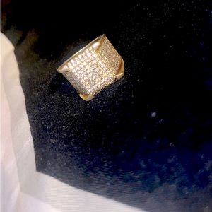 Men’s gold pinky ring iced out size 6-7 weight is 9.59Grams